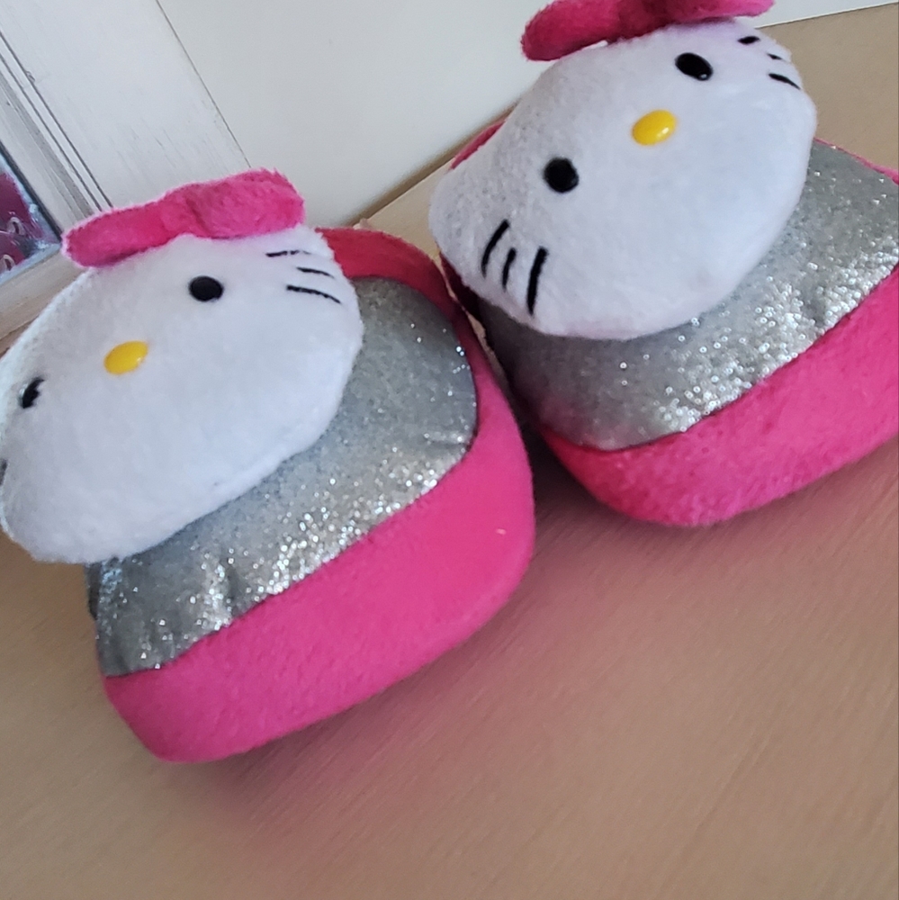 HELLO KITTY SAMRIO GIRLS SLIPPERS SZ 2-3 - Picture 7 of 11